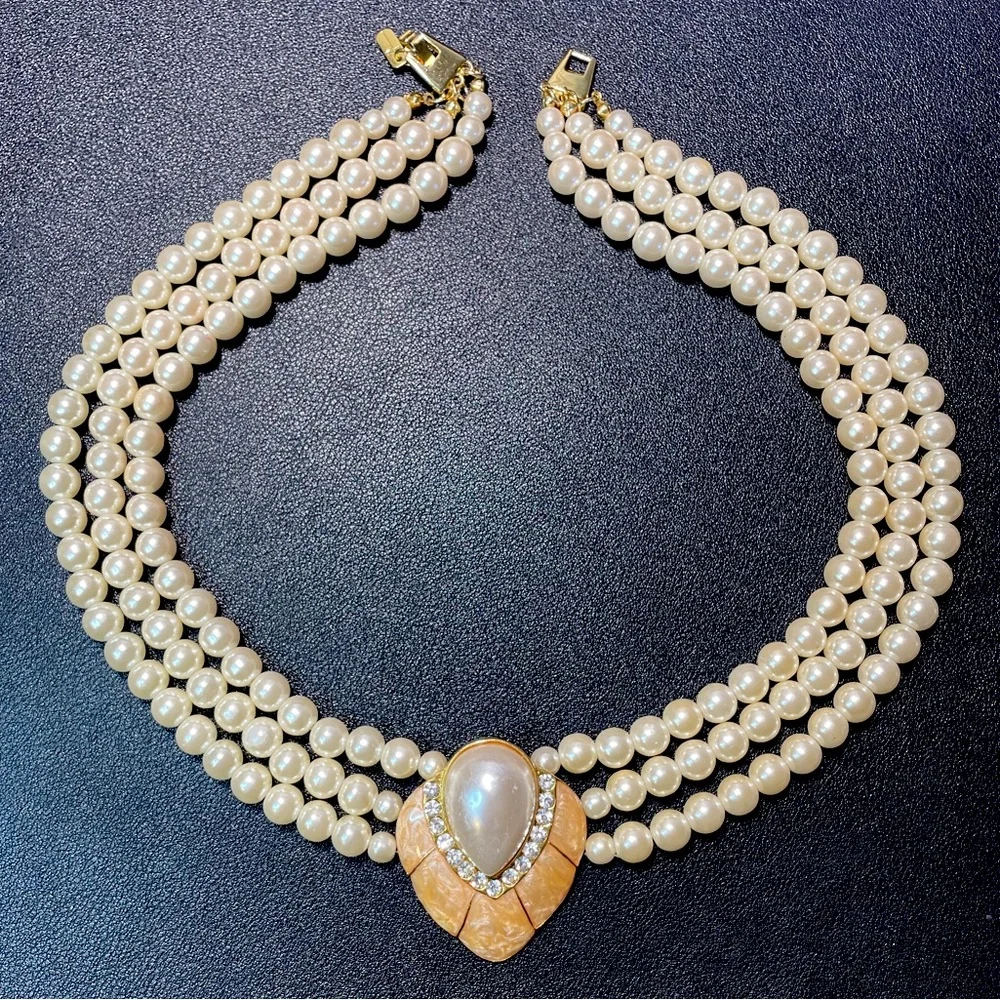 Vintage signed faux pearl 3 strand necklace, gold tone with enamel pendant - Picture 1 of 3